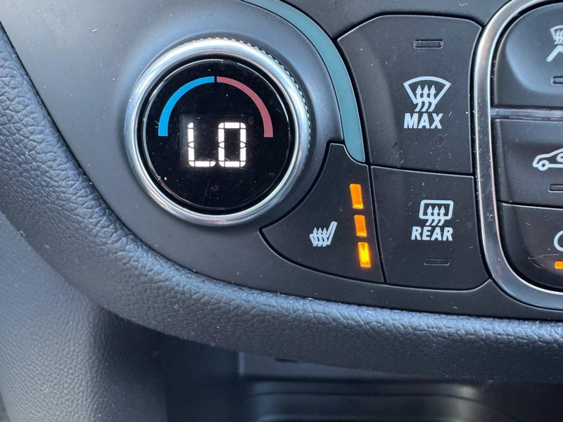 Chevrolet Equinox Vehicle Image 17