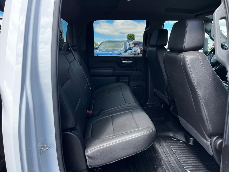 Chevrolet Silverado 2500HD Vehicle Image 09