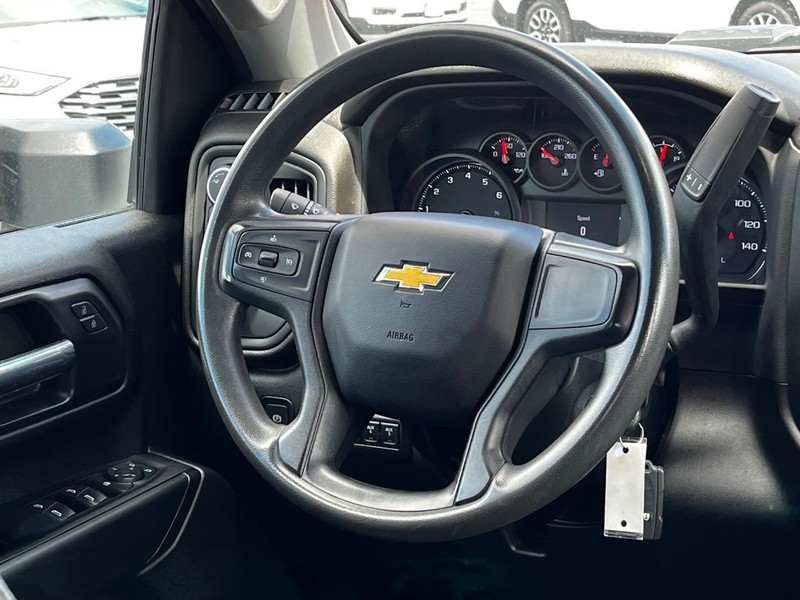 Chevrolet Silverado 2500HD Vehicle Image 11