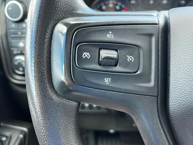 Chevrolet Silverado 2500HD Vehicle Image 16