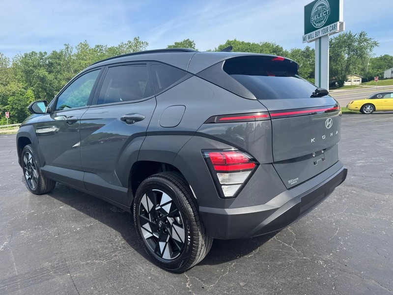Hyundai Kona Vehicle Image 04