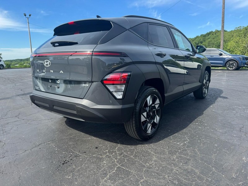 Hyundai Kona Vehicle Image 06