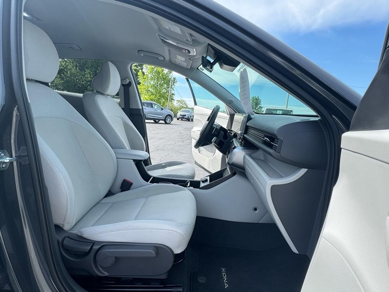 Hyundai Kona Vehicle Image 13