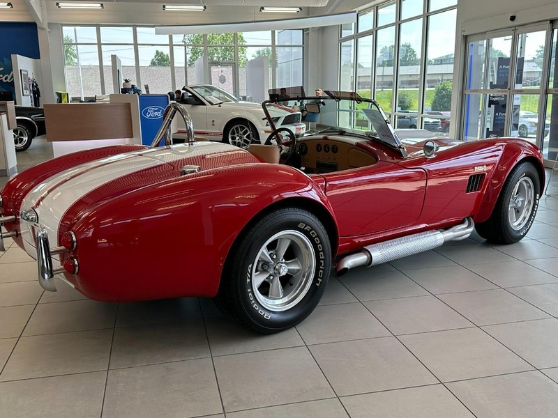 Shelby Cobra Vehicle Image 08