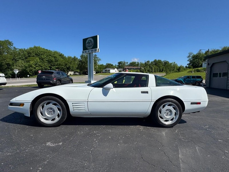 Chevrolet Corvette Vehicle Image 03