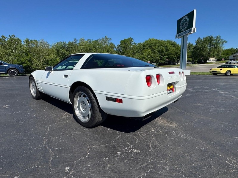 Chevrolet Corvette Vehicle Image 04