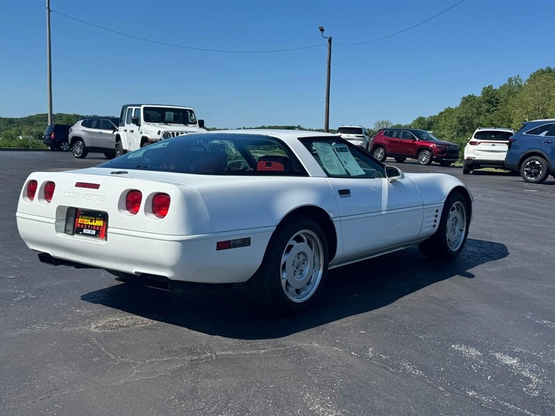 Chevrolet Corvette Vehicle Image 05