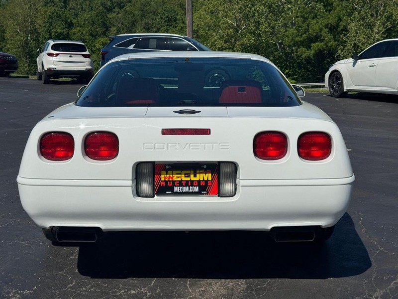 Chevrolet Corvette Vehicle Image 07