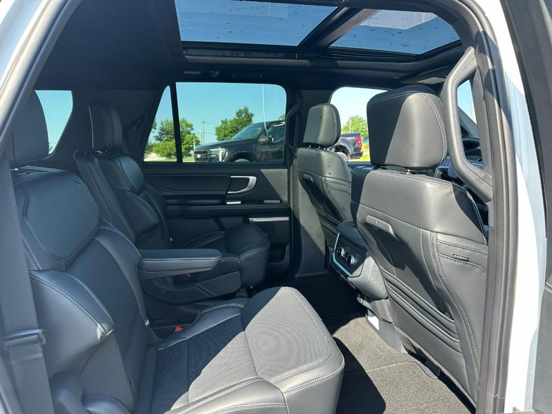 Ford Expedition Max Vehicle Image 04