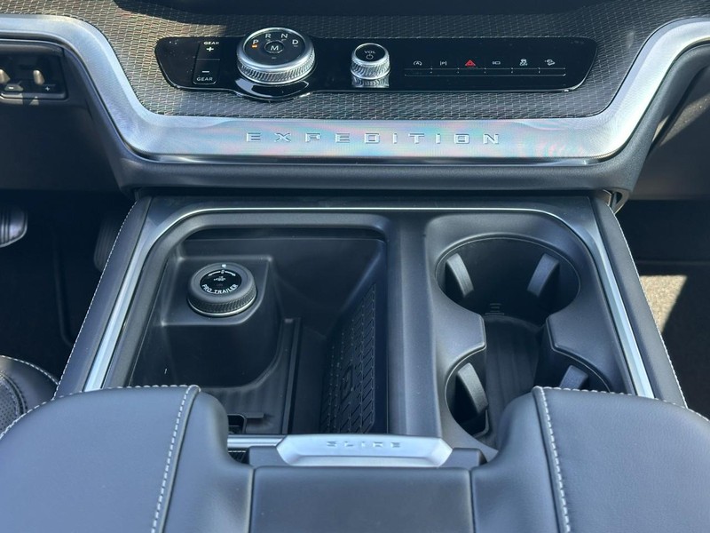 Ford Expedition Max Vehicle Image 11