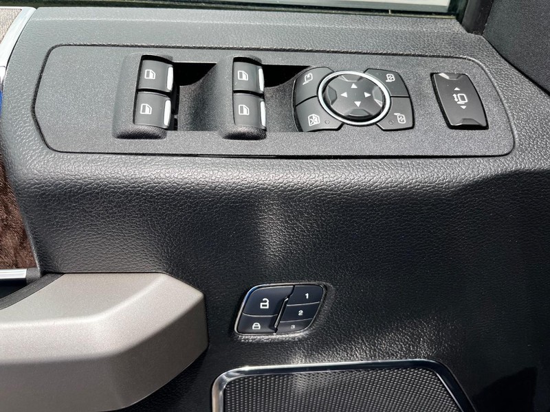 Ford Super Duty F-250 SRW Vehicle Image 11
