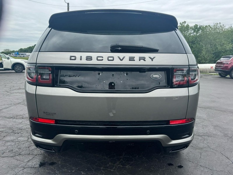 Land Rover Discovery Sport Vehicle Image 07