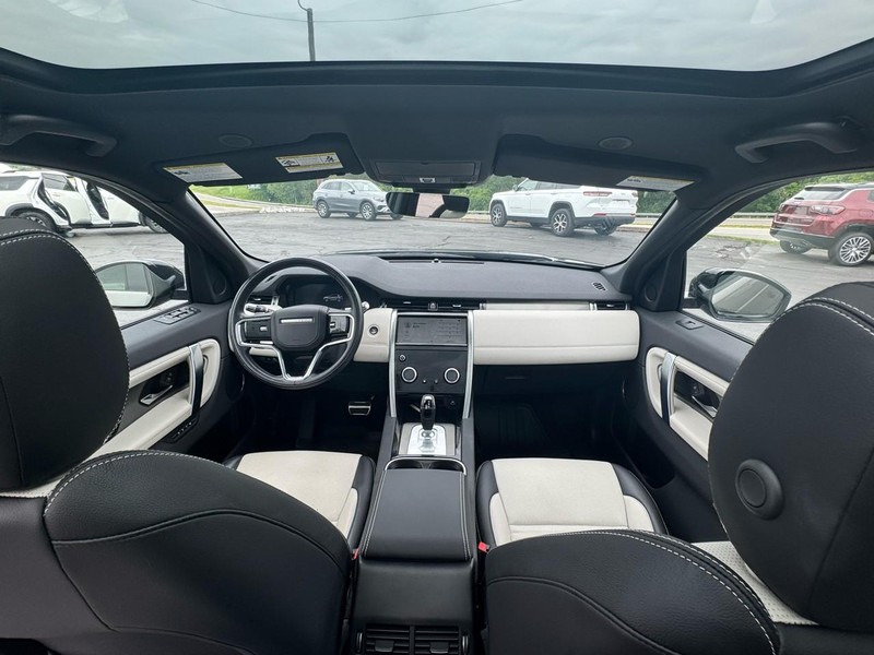 Land Rover Discovery Sport Vehicle Image 09