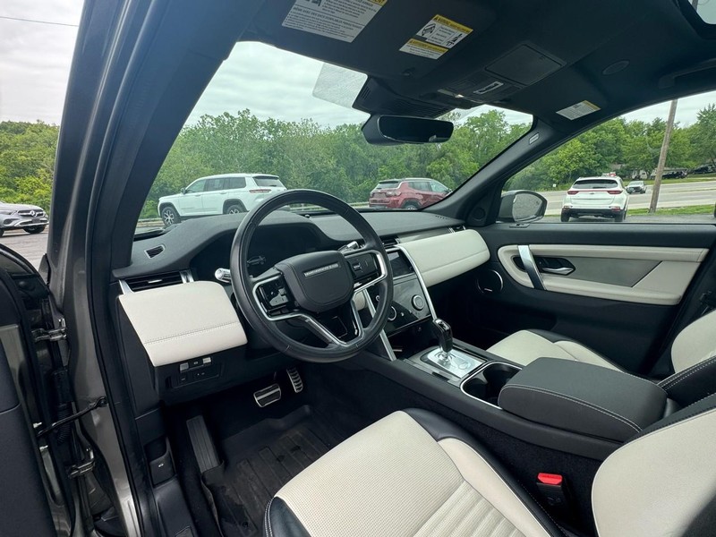 Land Rover Discovery Sport Vehicle Image 11