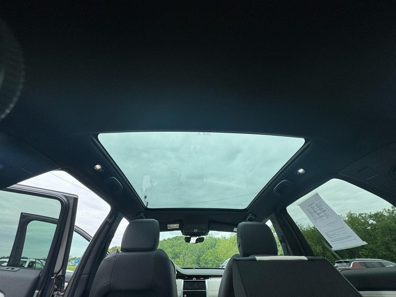 Land Rover Discovery Sport Vehicle Image 14