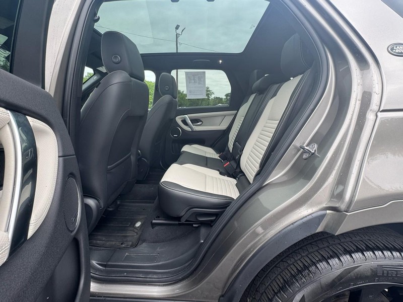 Land Rover Discovery Sport Vehicle Image 15