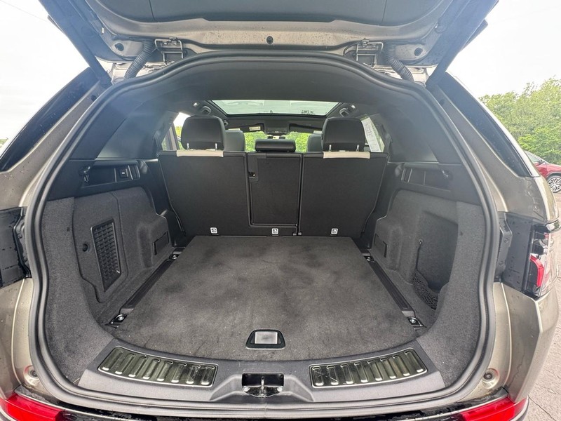 Land Rover Discovery Sport Vehicle Image 17