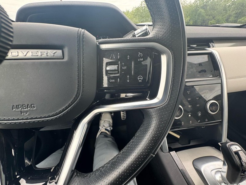 Land Rover Discovery Sport Vehicle Image 21