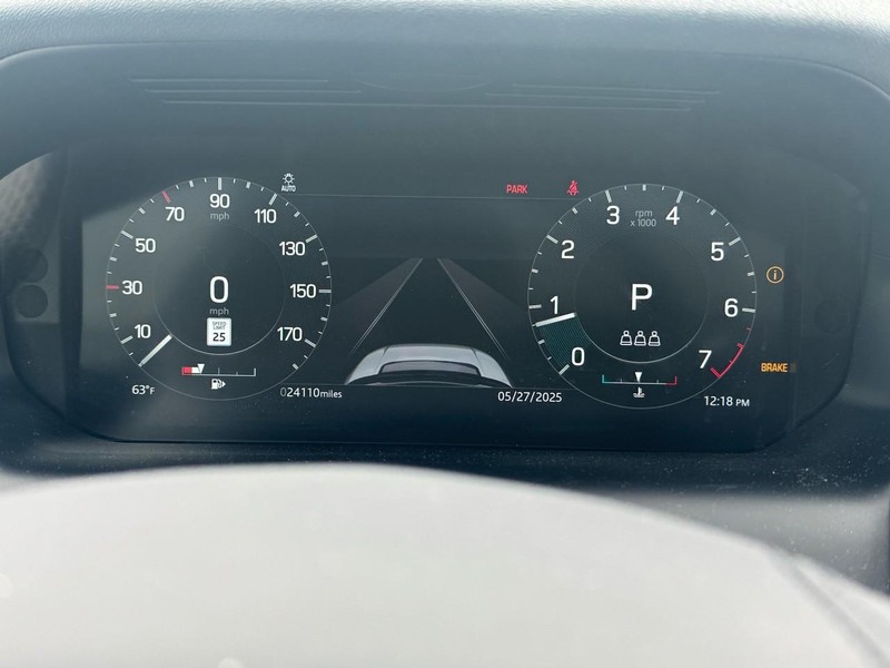 Land Rover Discovery Sport Vehicle Image 22