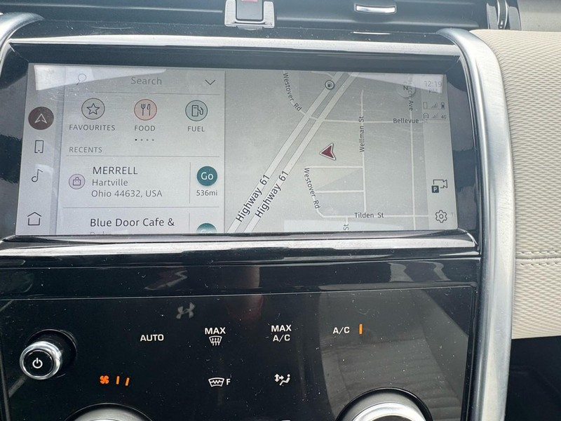 Land Rover Discovery Sport Vehicle Image 24