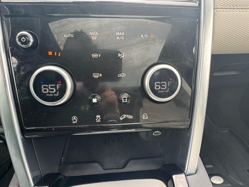 Land Rover Discovery Sport Vehicle Image 26