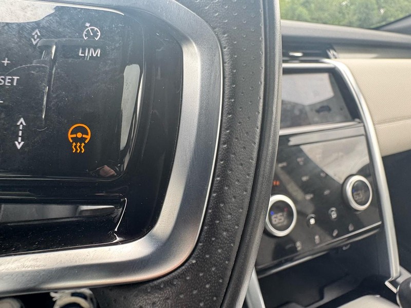 Land Rover Discovery Sport Vehicle Image 29