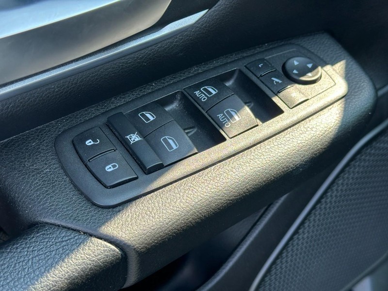 Ram 1500 Vehicle Image 16