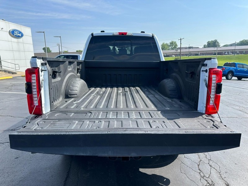 Ford Super Duty F-250 SRW Vehicle Image 06