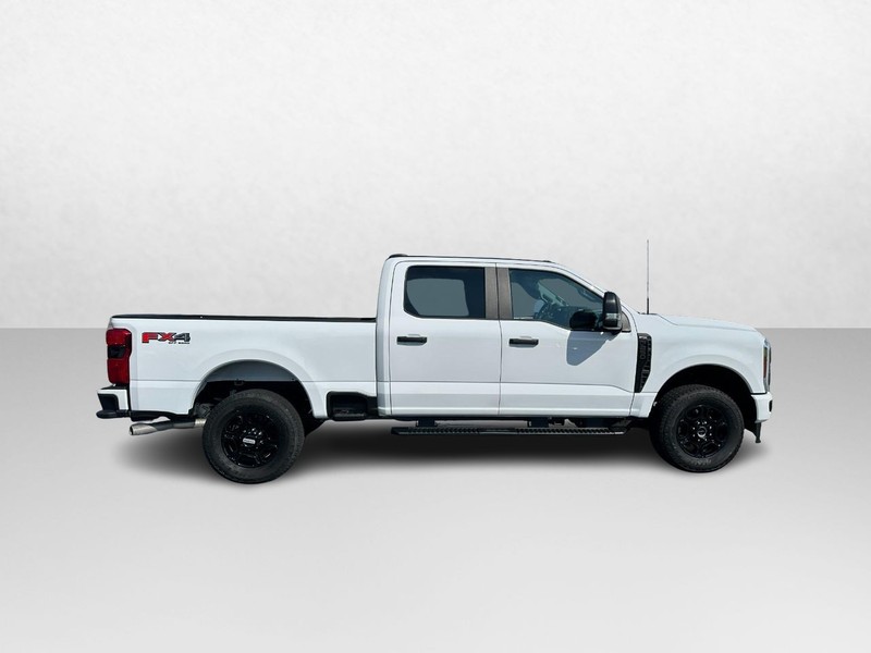 Ford Super Duty F-250 SRW Vehicle Image 02