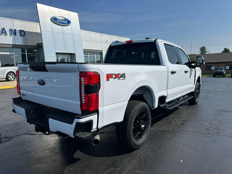 Ford Super Duty F-250 SRW Vehicle Image 03