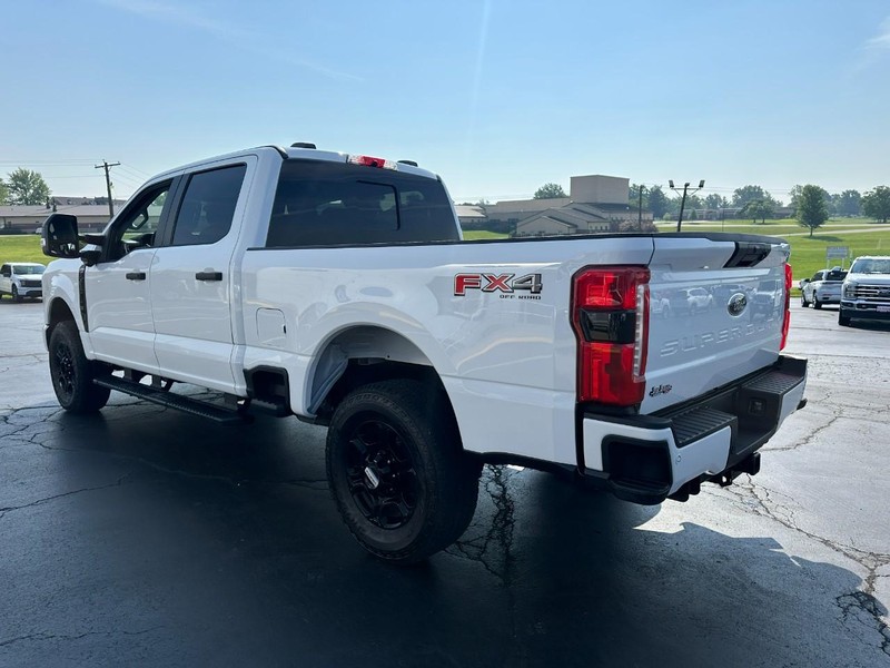 Ford Super Duty F-250 SRW Vehicle Image 06