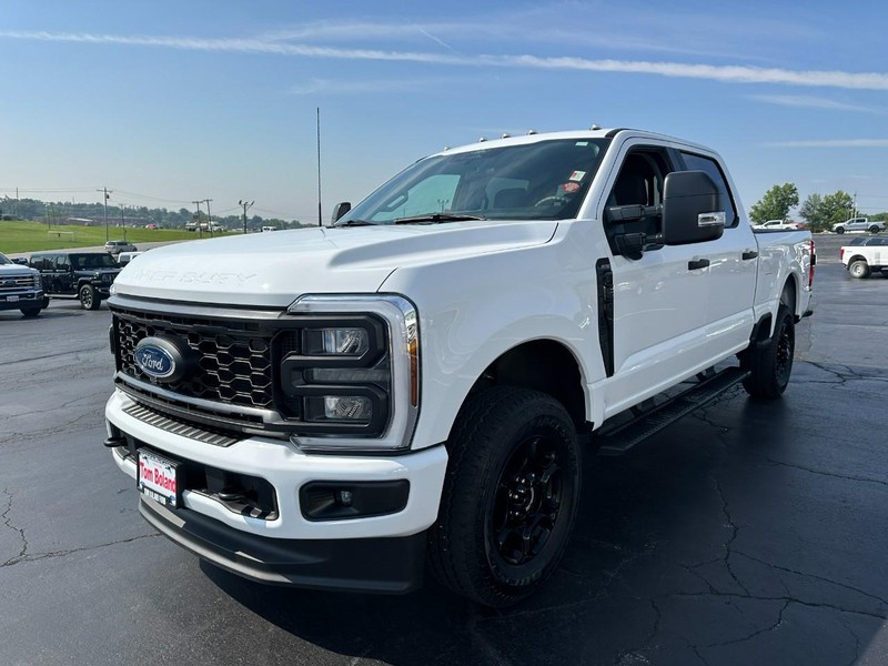 Ford Super Duty F-250 SRW Vehicle Image 08
