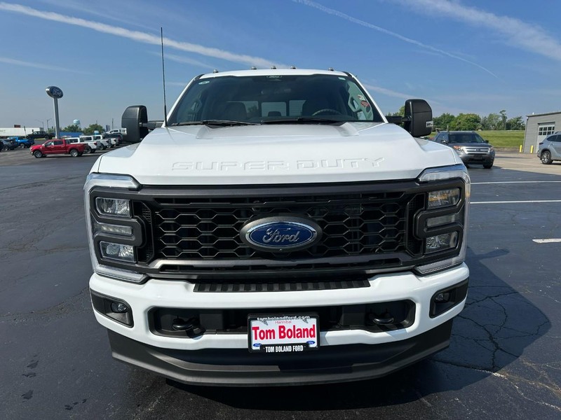 Ford Super Duty F-250 SRW Vehicle Image 09