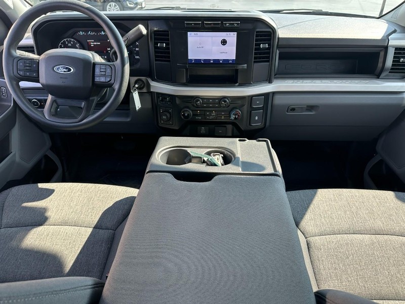 Ford Super Duty F-250 SRW Vehicle Image 11