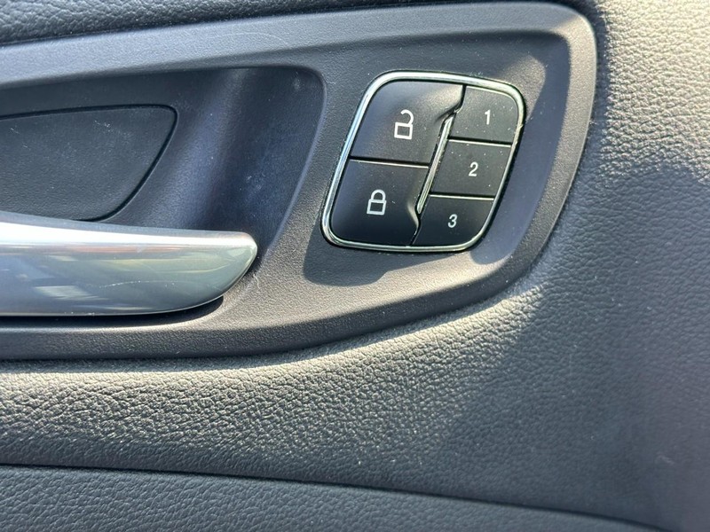 Ford Escape Vehicle Image 18