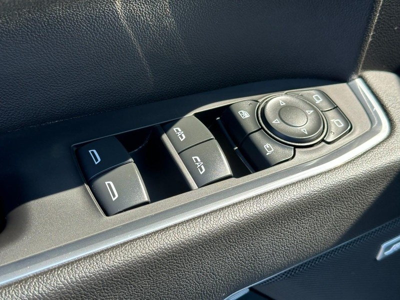Chevrolet Silverado 1500 Vehicle Image 16