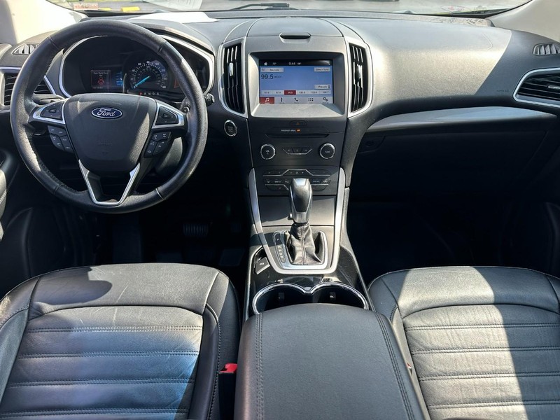 Ford Edge Vehicle Image 11