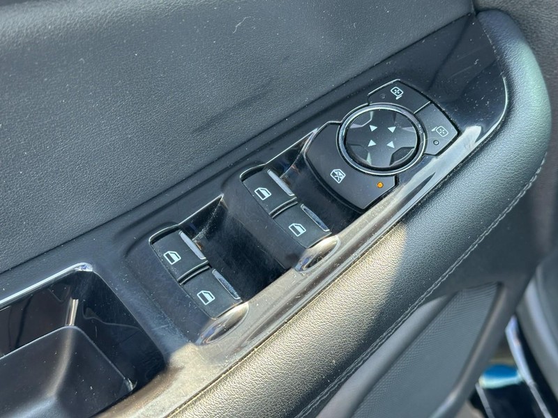 Ford Edge Vehicle Image 16