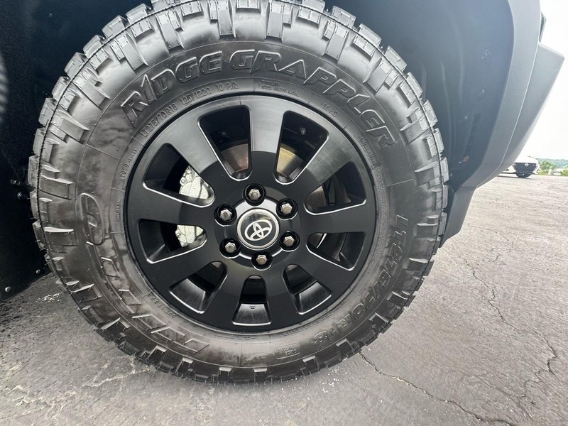 Toyota Land Cruiser Vehicle Image 08