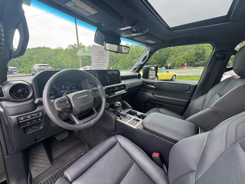 Toyota Land Cruiser Vehicle Image 11