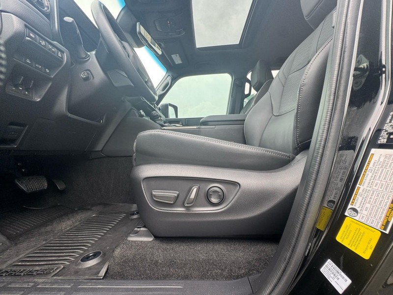 Toyota Land Cruiser Vehicle Image 12