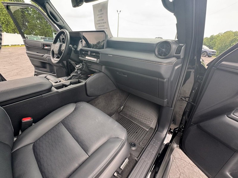 Toyota Land Cruiser Vehicle Image 14