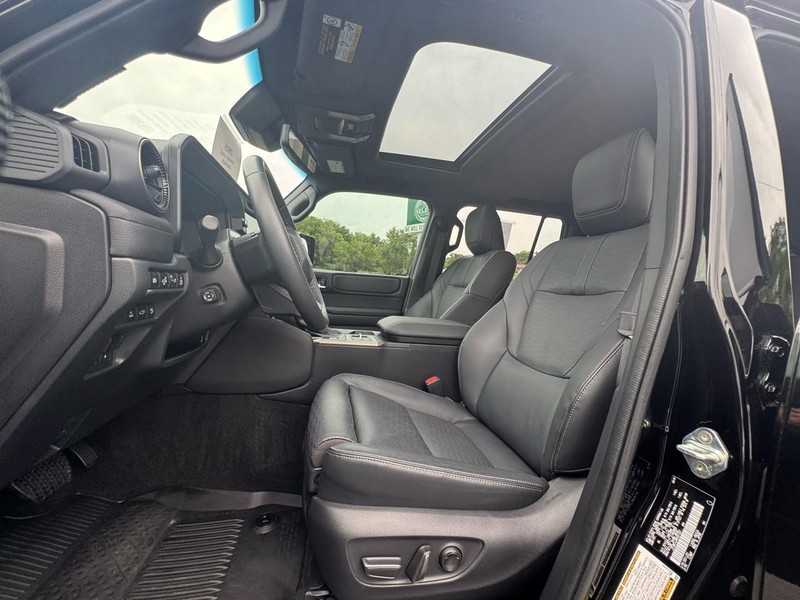 Toyota Land Cruiser Vehicle Image 15