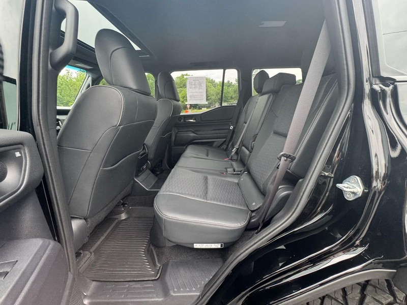 Toyota Land Cruiser Vehicle Image 17
