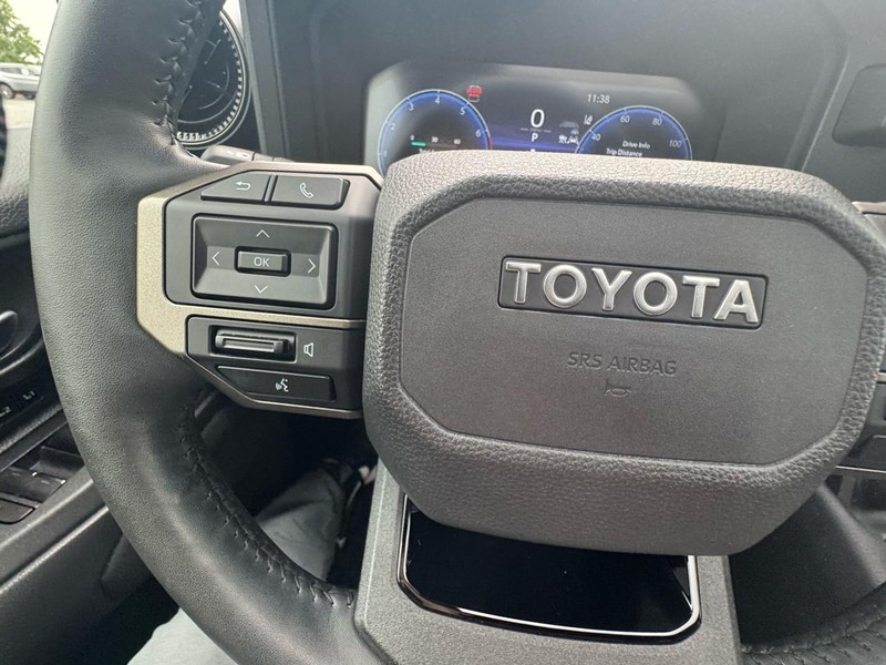 Toyota Land Cruiser Vehicle Image 23