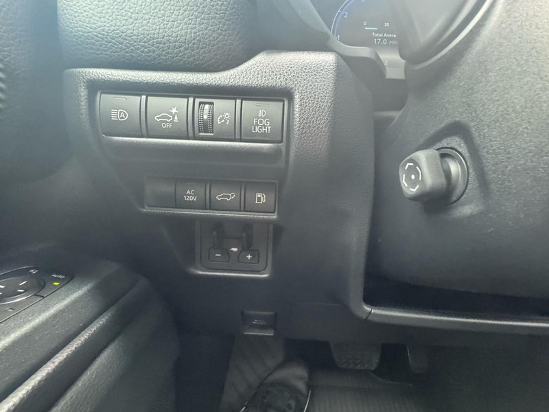 Toyota Land Cruiser Vehicle Image 28
