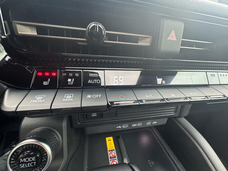 Toyota Land Cruiser Vehicle Image 29