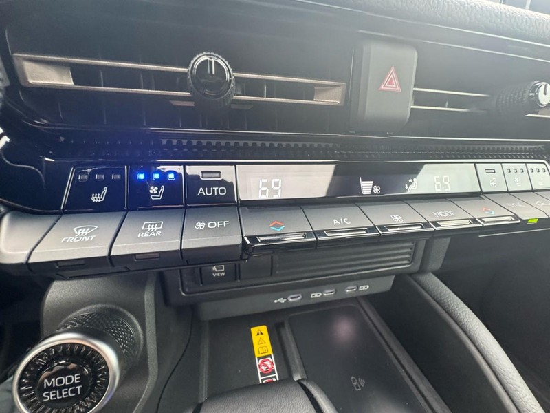 Toyota Land Cruiser Vehicle Image 30