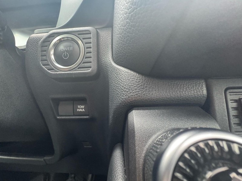 Toyota Land Cruiser Vehicle Image 32