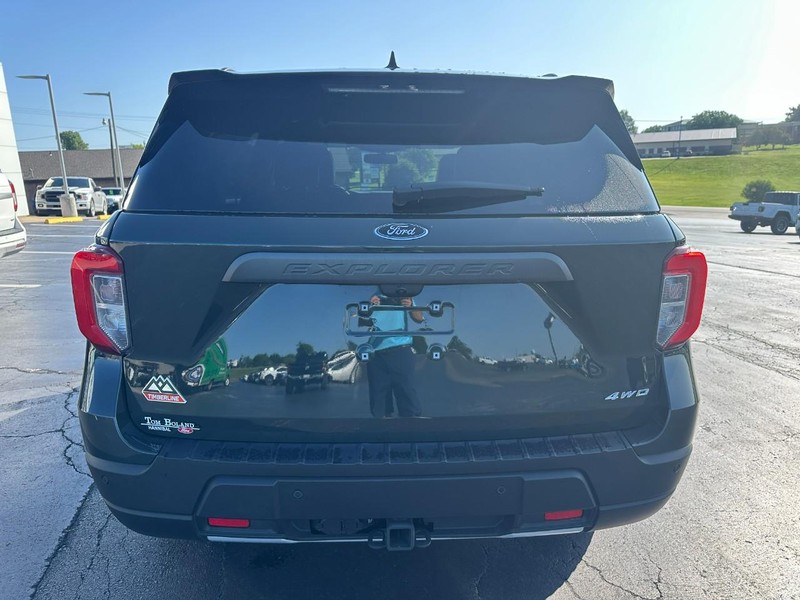 Ford Explorer Vehicle Image 04